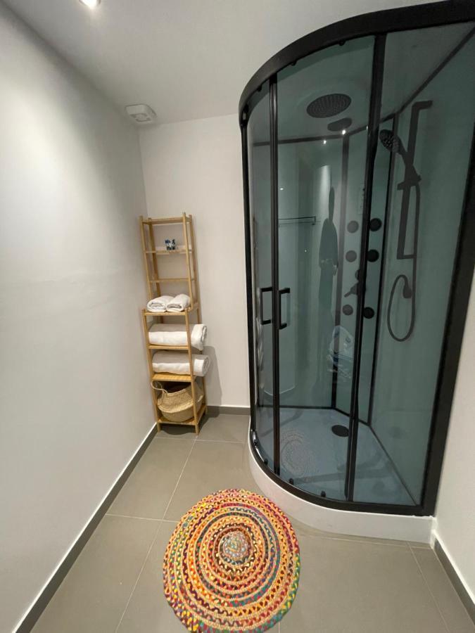 モネンバシアAstrolithos Down Townアパートメント エクステリア 写真